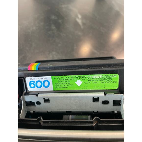 Polaroid OneStep 600 Black Instant Camera - Picture 9 of 10